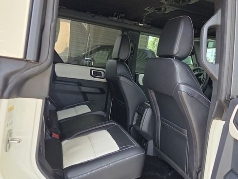 Used 2026 Ford Bronco Outer Banks w/ Sasquatch Package AWD/4WD image 16