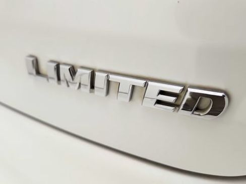 Used 2015 Toyota Highlander Limited Platinum FWD image 34