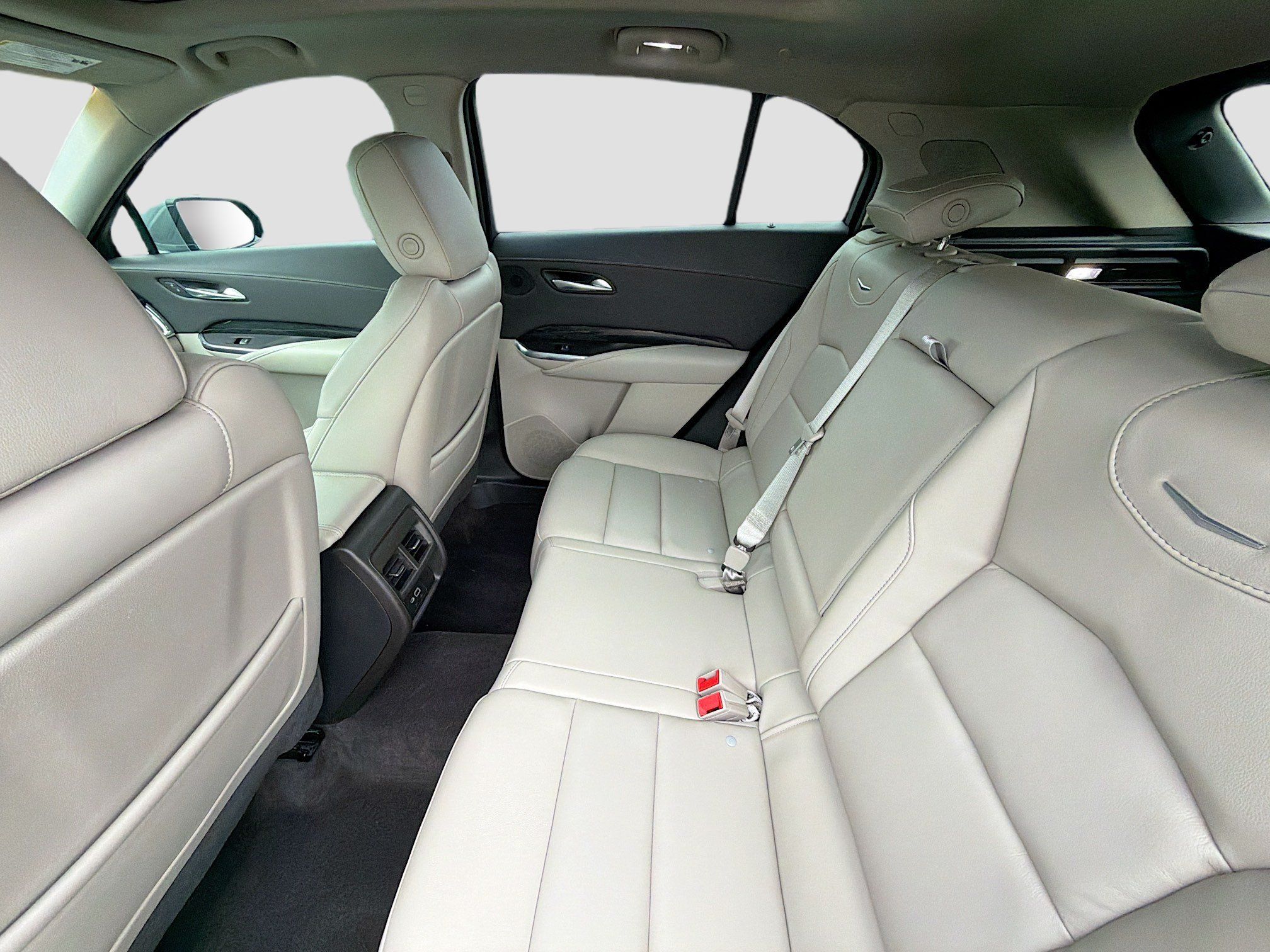 Used 2023 Cadillac XT4 Premium Luxury FWD image 24