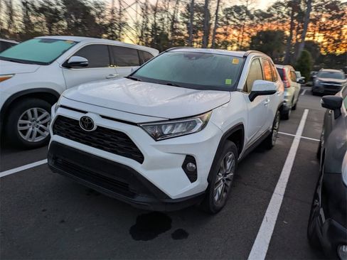 Used 2019 Toyota RAV4 XLE Premium w/ Cold Weather Package image 4