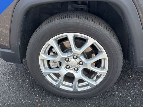 Used 2023 Jeep Compass Latitude image 12