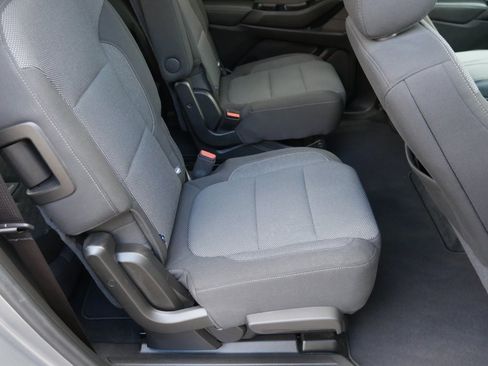 Used 2023 Chevrolet Traverse LT image 23