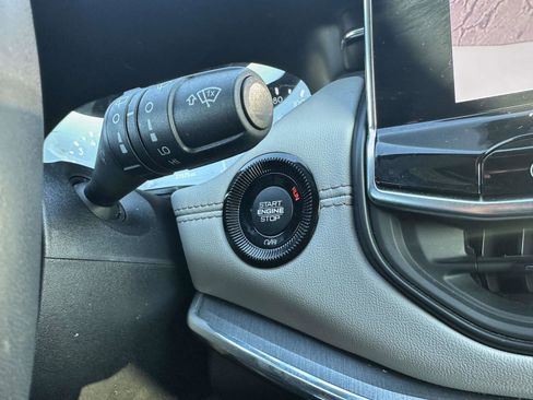 Used 2024 Jeep Compass Limited image 31