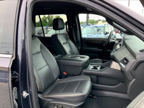 Used 2024 Chevrolet Tahoe Premier RWD image 9