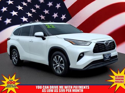 Used 2022 Toyota Highlander XLE AWD/4WD image 1
