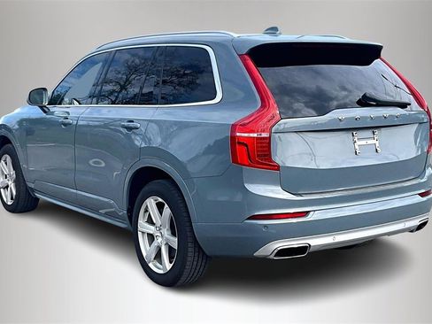 Used 2021 Volvo XC90 T6 Momentum w/ Climate Package image 4