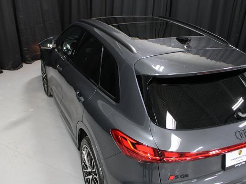 Used 2025 Audi SQ5 Prestige image 11