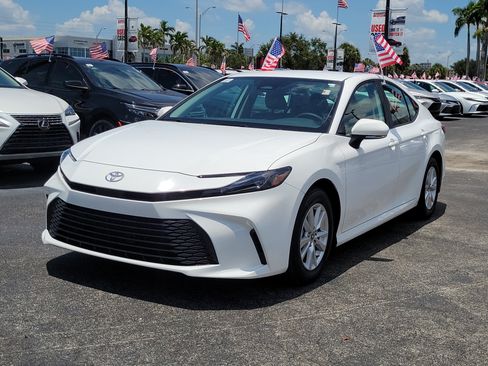 Used 2025 Toyota Camry LE FWD image 6