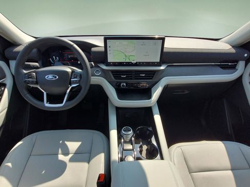 Used 2026 Ford Explorer Platinum w/ LUX Leather Package image 15