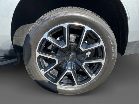 Used 2024 Chevrolet Suburban RST w/ Luxury Package image 8