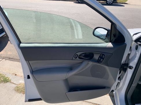 Used 2005 Ford Focus SE image 14