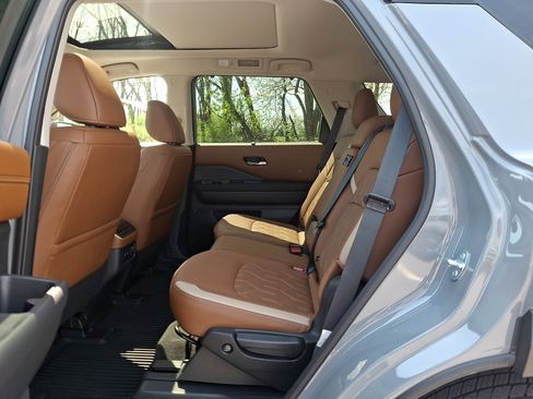 New 2026 Nissan Pathfinder Platinum w/ Cargo Package AWD/4WD image 7