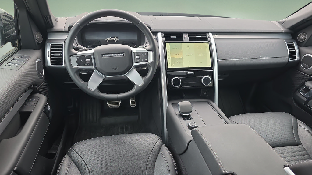 Used 2024 Land Rover Discovery Dynamic SE AWD/4WD image 14