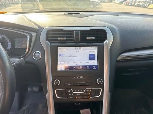 Used 2020 Ford Fusion SEL FWD image 18