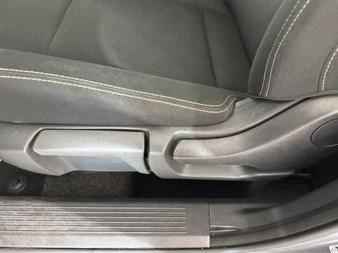 Used 2024 Nissan Rogue S FWD image 18