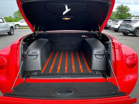 Used 2003 Chevrolet SSR w/ Preferred Equipment Group RWD image 9