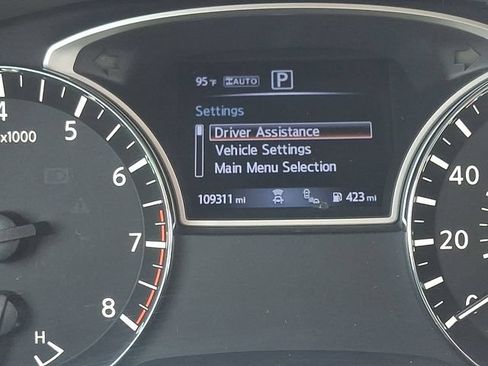 Used 2019 Nissan Pathfinder SL AWD/4WD image 19
