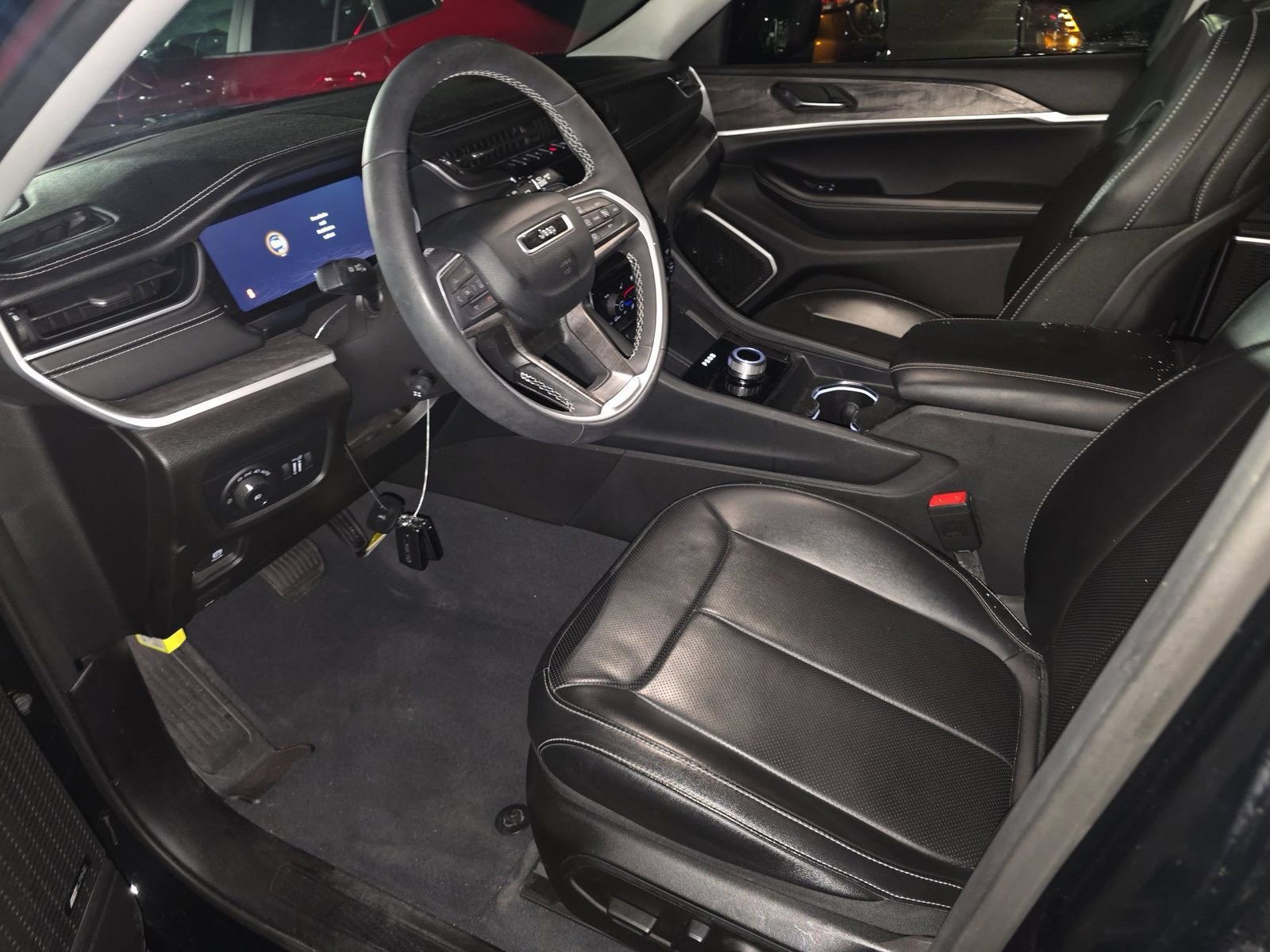 Used 2023 Jeep Grand Cherokee Limited w/ Luxury Tech Group II RWD image 9