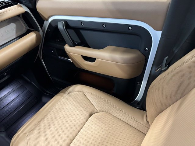 New 2025 Land Rover Defender 110 X-Dynamic SE AWD/4WD image 30