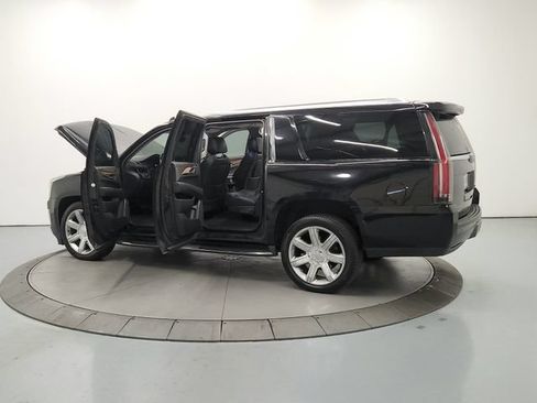 Used 2018 Cadillac Escalade ESV Luxury RWD image 14