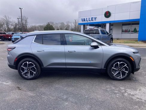 New 2026 Chevrolet Equinox EV LT image 2