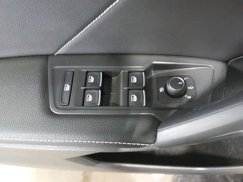 Used 2022 Volkswagen Tiguan SE image 28