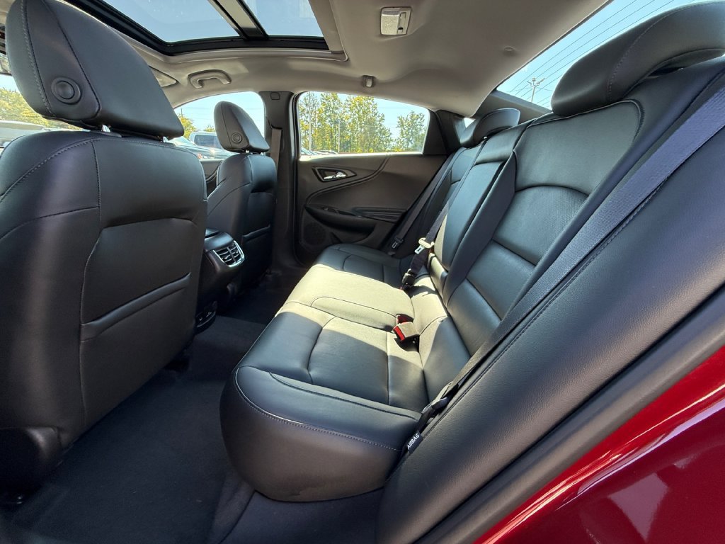 Used 2018 Chevrolet Malibu Premier w/ Premier Sun and Wheel Package FWD image 24