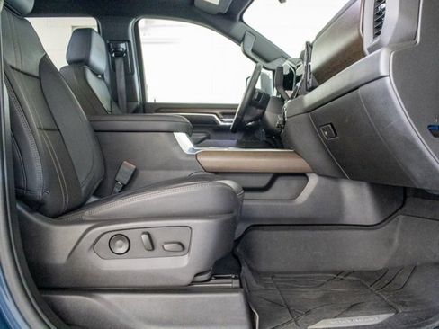 Used 2024 Chevrolet Silverado 3500 High Country w/ Technology Package image 5