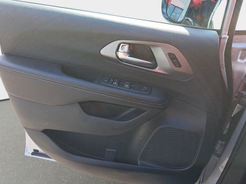 New 2026 Chrysler Pacifica Select image 26