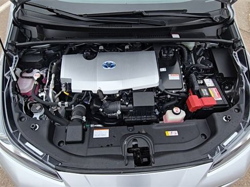 Used 2022 Toyota Prius LE image 31