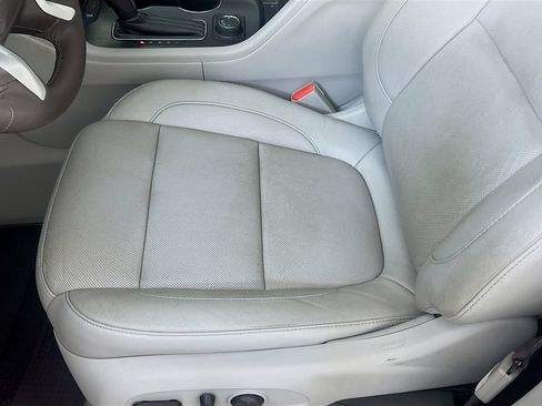 Used 2017 GMC Acadia SLT FWD image 19