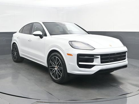 Certified 2025 Porsche Cayenne Coupe AWD/4WD image 9