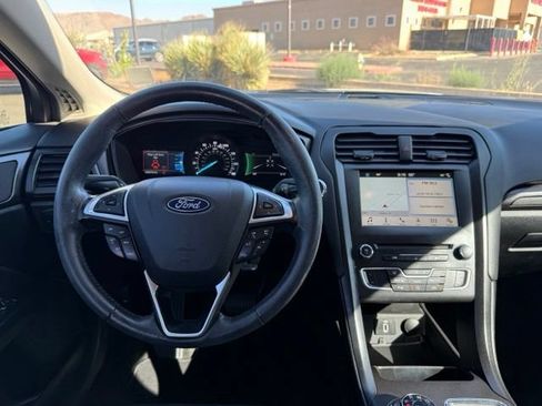 Certified 2018 Ford Fusion SE w/ Equipment Group 201A FWD image 16