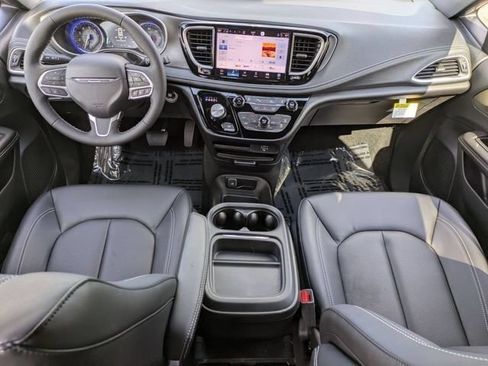 New 2027 Chrysler Pacifica Select FWD image 28