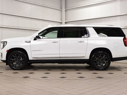 Used 2024 GMC Yukon XL Denali AWD/4WD image 4