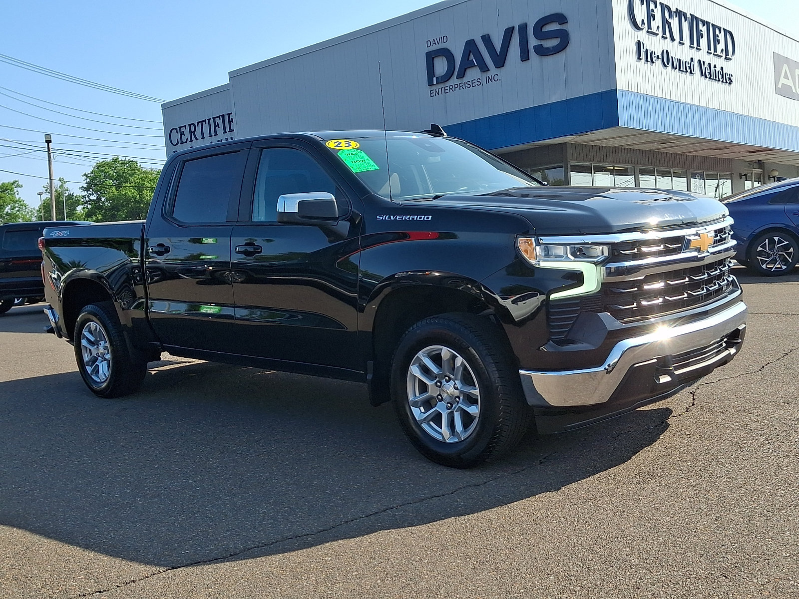 Used 2023 Chevrolet Silverado 1500 LT AWD/4WD image 3