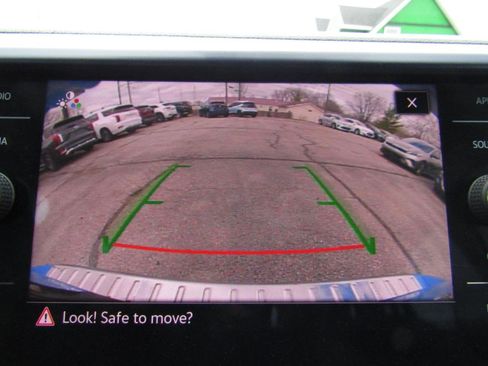 Used 2022 Volkswagen Taos SE image 13