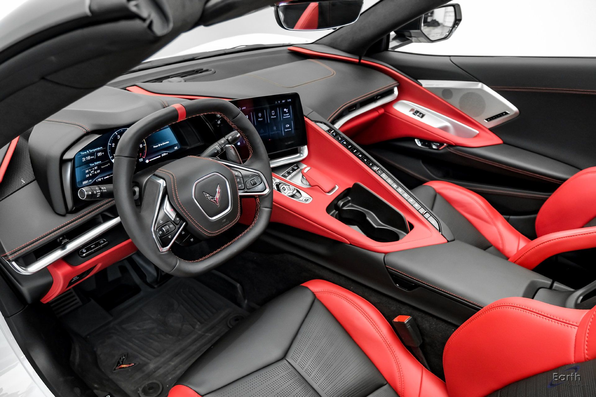 Used 2024 Chevrolet Corvette Stingray Premium Conv w/ Z51 Performance Package RWD image 3