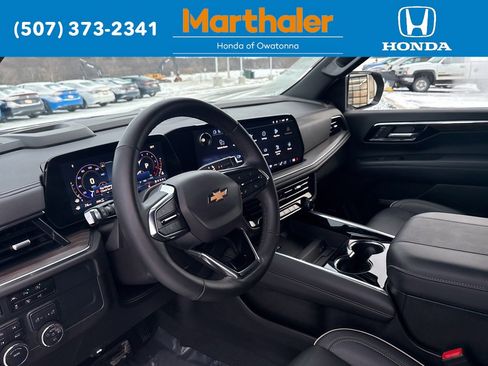 Used 2025 Chevrolet Suburban Premier image 12