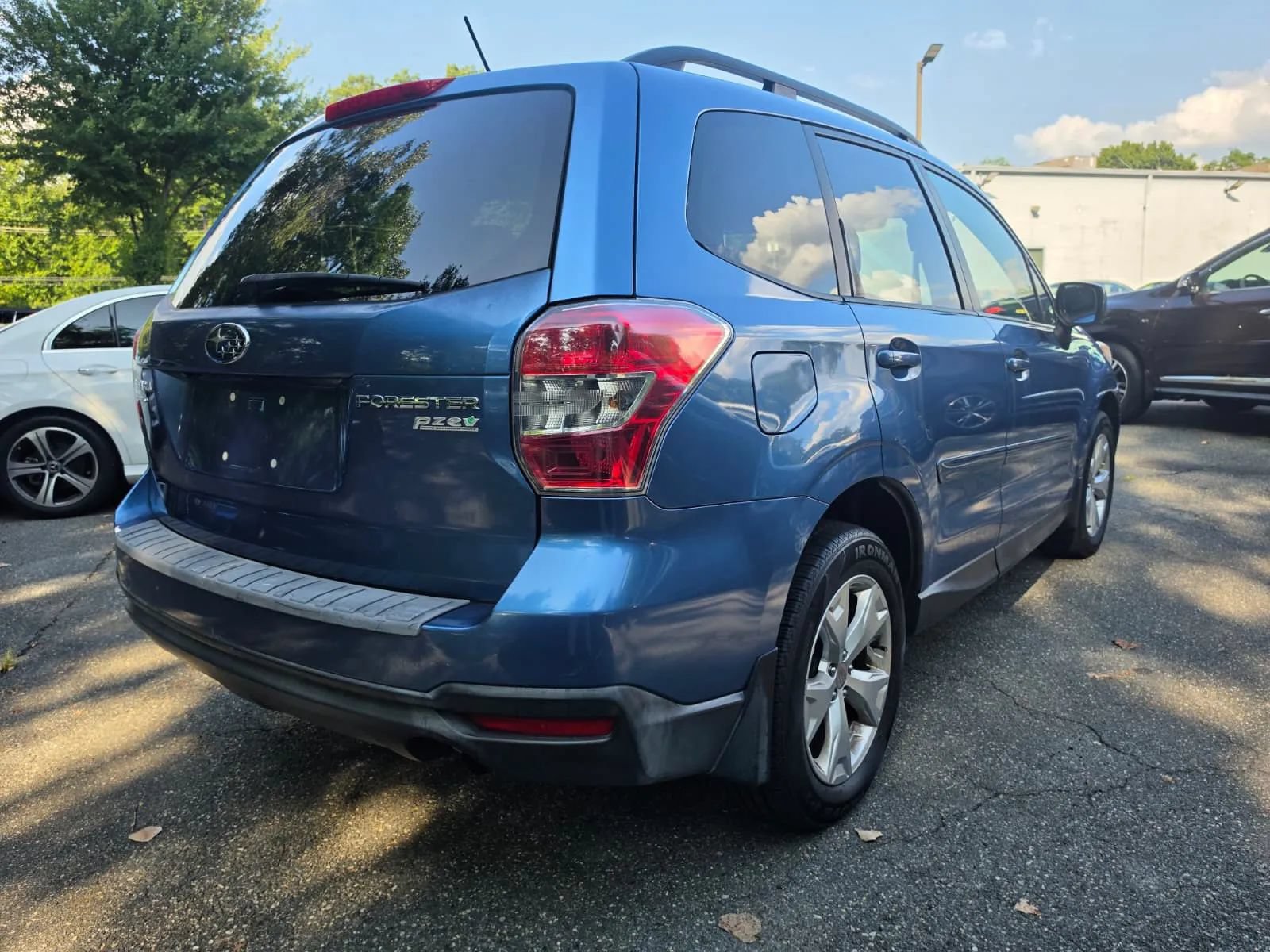 Used 2015 Subaru Forester 2.5i Premium w/ All-Weather Package AWD/4WD image 5