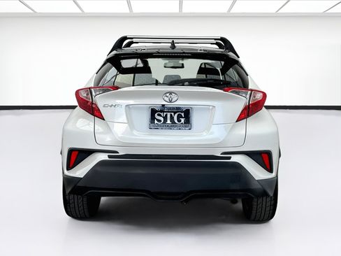 Used 2019 Toyota C-HR XLE FWD image 5