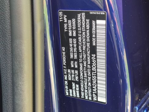Certified 2026 Porsche Macan AWD/4WD image 38