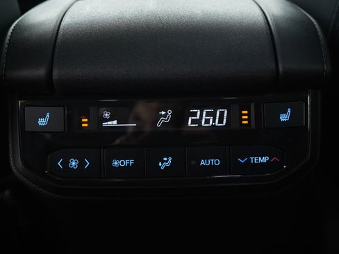 Used 2021 Toyota Highlander Platinum image 22