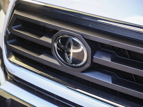 Used 2022 Toyota Tacoma SR5 image 5