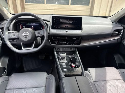 Used 2024 Nissan Rogue Platinum FWD image 10