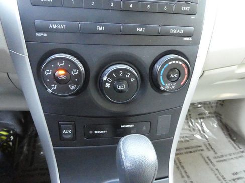 Used 2012 Toyota Corolla LE image 14