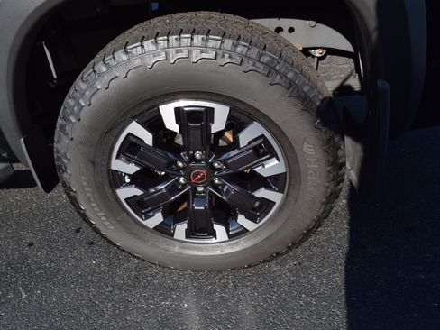 Used 2023 Nissan Frontier PRO-4X w/ Pro Convenience Package AWD/4WD image 8