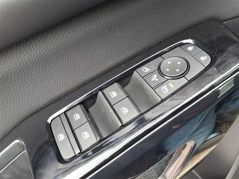 New 2026 Nissan Pathfinder Platinum image 17