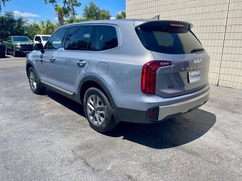Used 2025 Kia Telluride LX FWD image 3