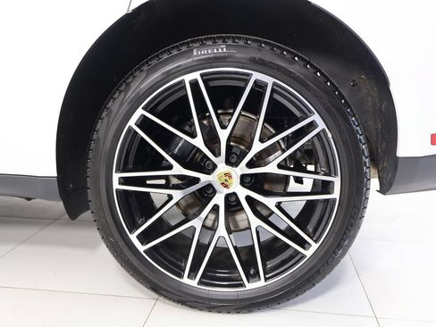 Certified 2026 Porsche Macan AWD/4WD image 18